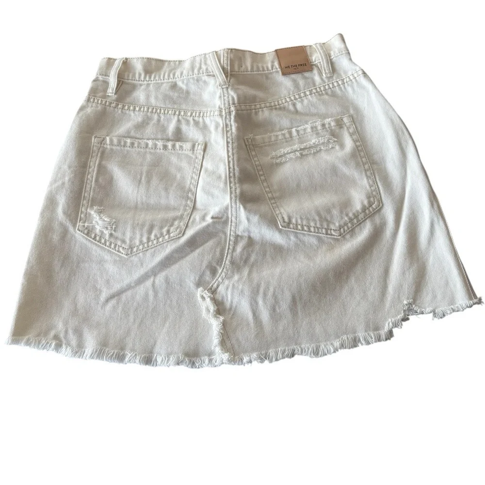🤍🩶Like New WE THE FREE Frayed Hem Denim mini skirt in cream color. Size 28 - Picture 3 of 6